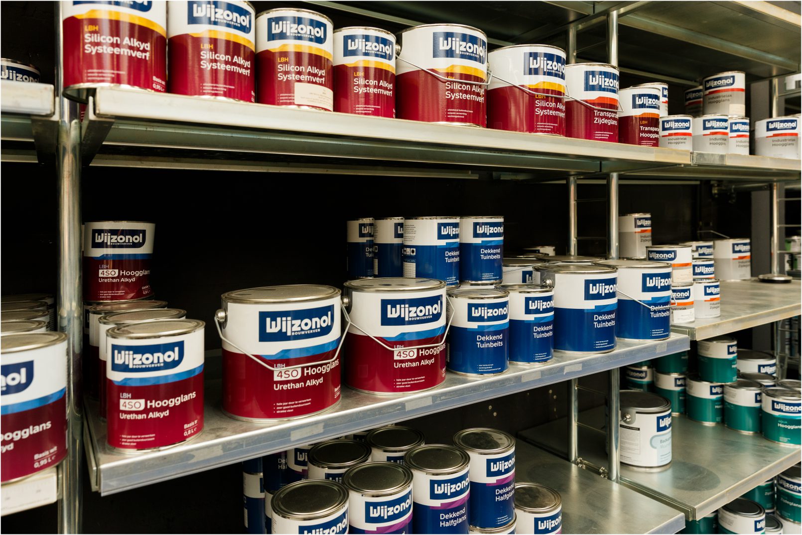 Konings Verf en Behang