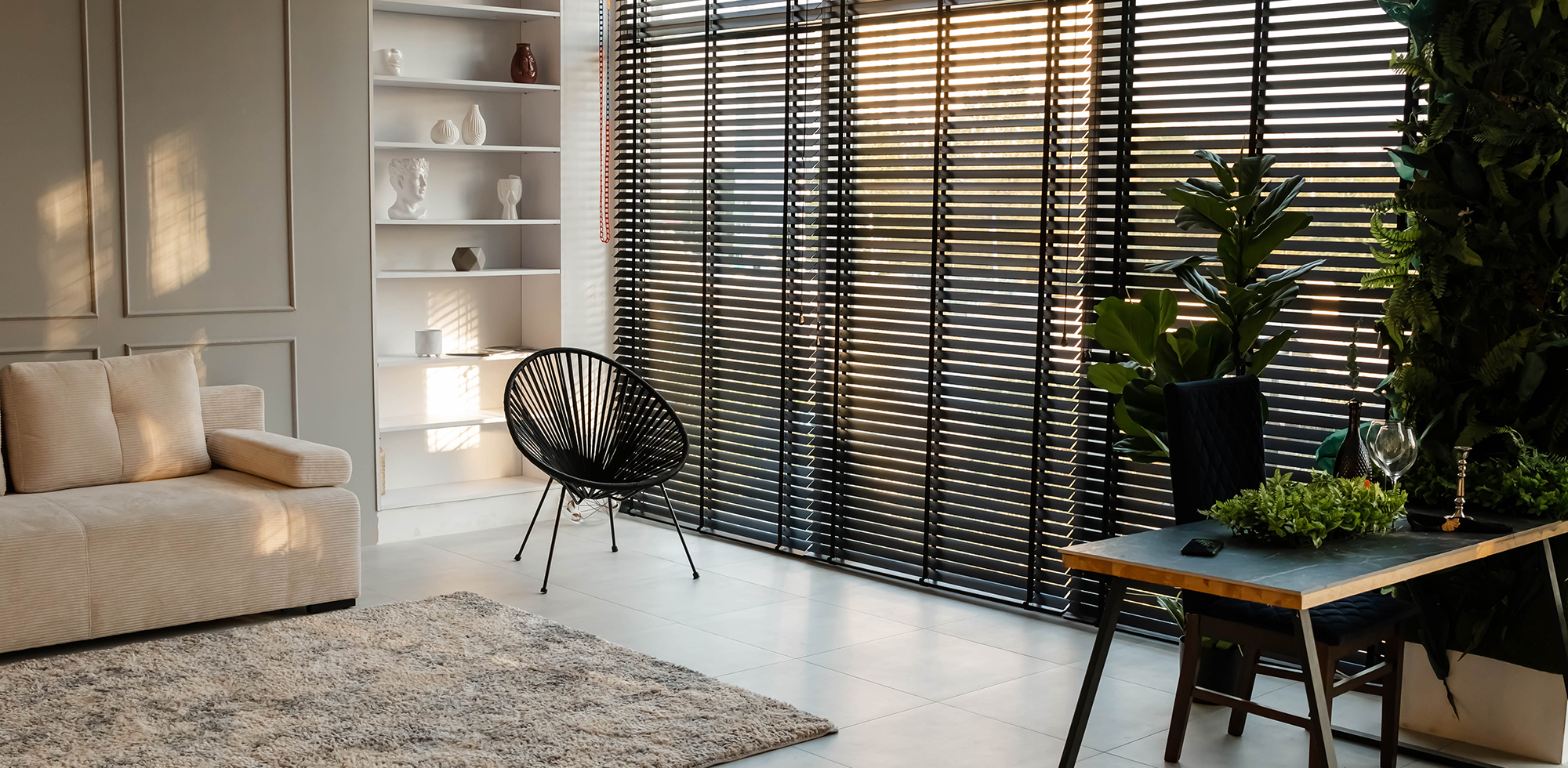 Screens, rolluiken of zonnescherm: welke buitenzonwering past bij jouw woning?